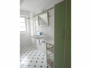 Badezimmer mit Dusche