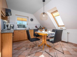 offene Küche mit Esstisch