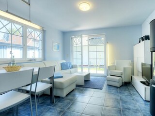 Wohnbereich mit Sofa und Sessel