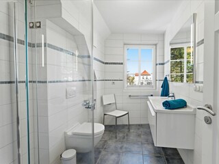 Bad mit ebenerdiger Dusche