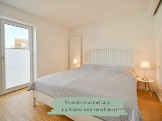 großes Schlafzimmer im EG
