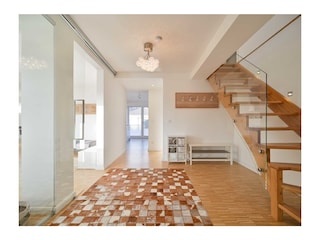 heller und großer Eingangsbereich