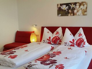 Schlafzimmer mit Zusatzbett