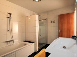Badewanne, Dusche