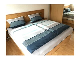 Schlafzimmer (Doppelbett)