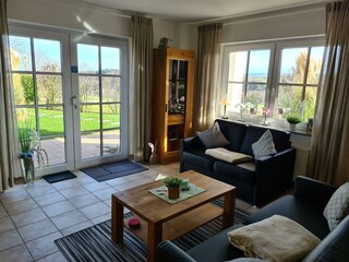 Wohnzimmer_Blick in der Garten