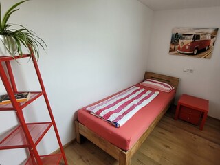 kleinstes Schlafzimmer mit Einzelbett