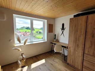 Doppelbett Schlafzimmer mit Blick vom Bett aus