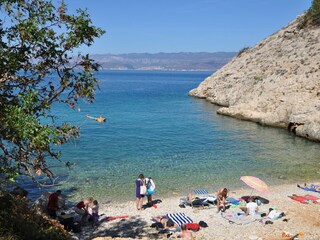 Der Strand Kozica in Vrbnik