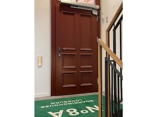 Eingang mit automatischen Türen