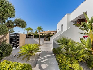 Eingangsbereich von der Straße