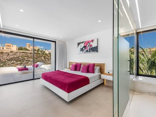 Schlafzimmer 3 mit Dachterrasse,  Bad mit Badewanne