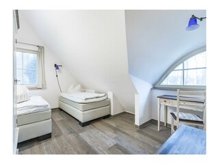 Schlafzimmer 4