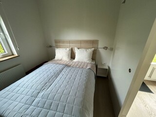 SZ 3 mit Doppelbett, Schrank und Waschtisch