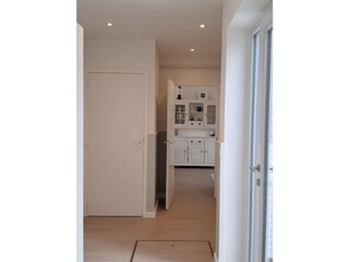 Blick Eingangsbereich ins Wohn- und Esszimmer