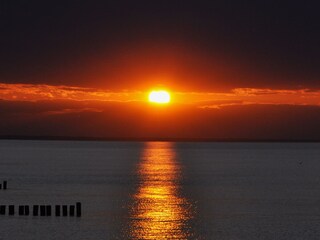 Sonnenuntergang von der Seebrücke aus gesehen