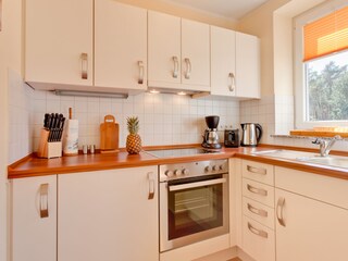 Küche, heute mit Spülmaschine und Microwelle