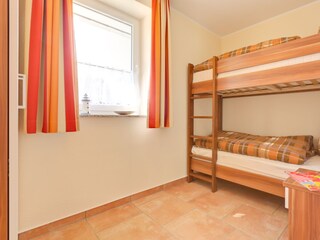 kleines Schlafzimmer mit Stockbett