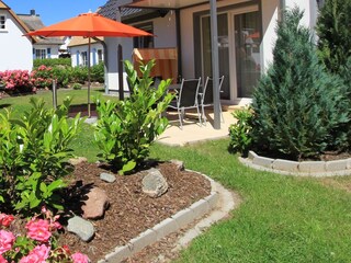 Terrasse, heute ist Bepflanzung dichter und größer