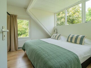 Schlafzimmer 1 mit 2 Einzel-Boxspringbetten