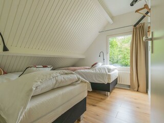 Schlafzimmer 2 mit 2 Einzel-Boxspringbetten