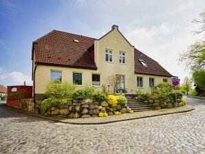 Ferienwohnung FeWo: mit Terrasse