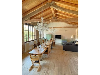 Esszimmer und Wohnzimmer