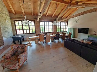 Esszimmer und Wohnzimmer