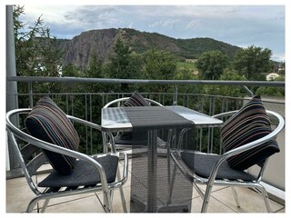 großer Balkon mit Blick zum Rotenfels