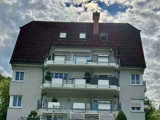 Aussenansicht mit Blick zur Nahe und zum Kunapark