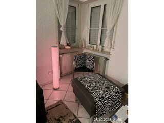 Wohnzimmer/Leseecke mit Beleuchtung