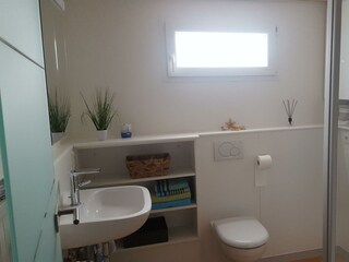 Badezimmer mit Dusche