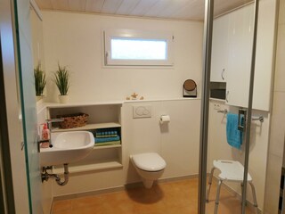 Badezimmer mit Dusche