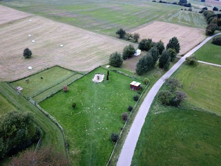 Blick auf die eingezäunten Freiläufe