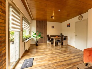 Wohn-Esszimmer mit Blick auf die Essecke