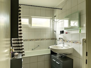 Badezimmer mit Badewanne