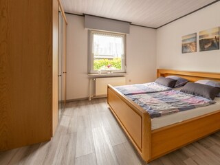 Schlafzimmer mit Doppelbett