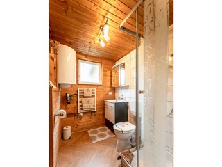 Badezimmer mit Dusche