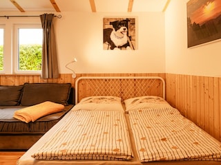 Doppelbett im Schlafbereich