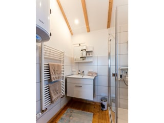 Badezimmer mit Dusche