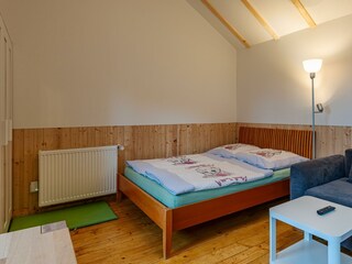 Doppelbett im Wohnbereich