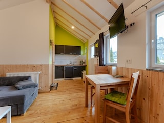 Wohn-Essbereich mit Küchenzeile