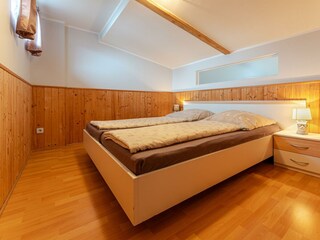 1. Doppelbett auf der Empore