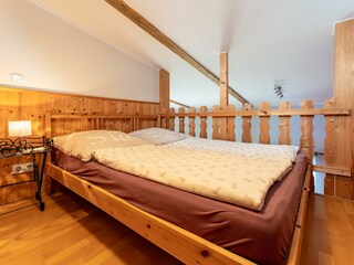 2. Doppelbett auf der Empore