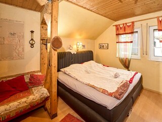 Schlafzimmer 1 mit Sitzecke