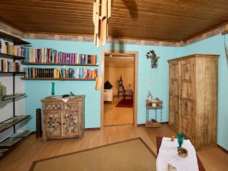 Schlafzimmer 2 mit Blick in das Schlafzimmer 3