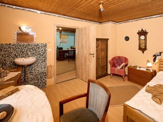 Schlafzimmer 3 mit Blick in das Schlafzimmer 2
