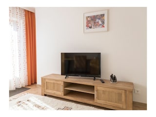 EG Schlafzimmer 1, Fernseher