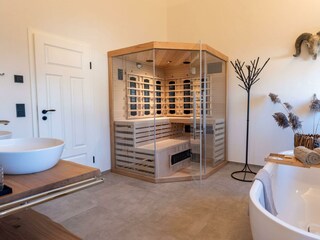 Infrarotkabine im Bad (OG)