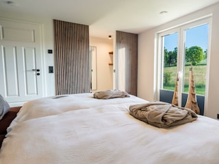 Waldschlafzimmer_mit_begehbarem_Kleiderschrank